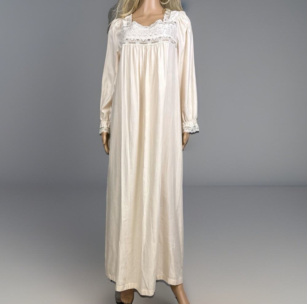 Vintage Vanity Fair Nightgown Large Cream Peach Satin Long Sleeve Lace Trim USA